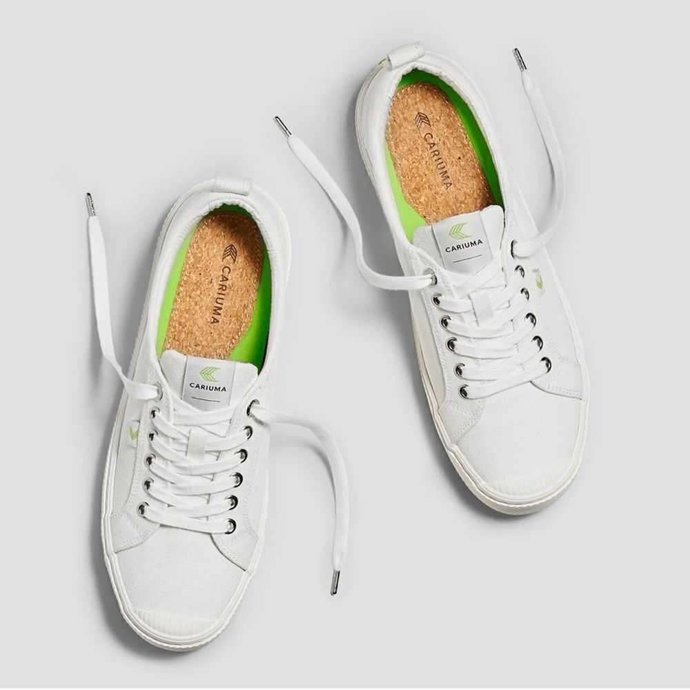 CARIUMA WHITE CANVAS SNEAKERS‎